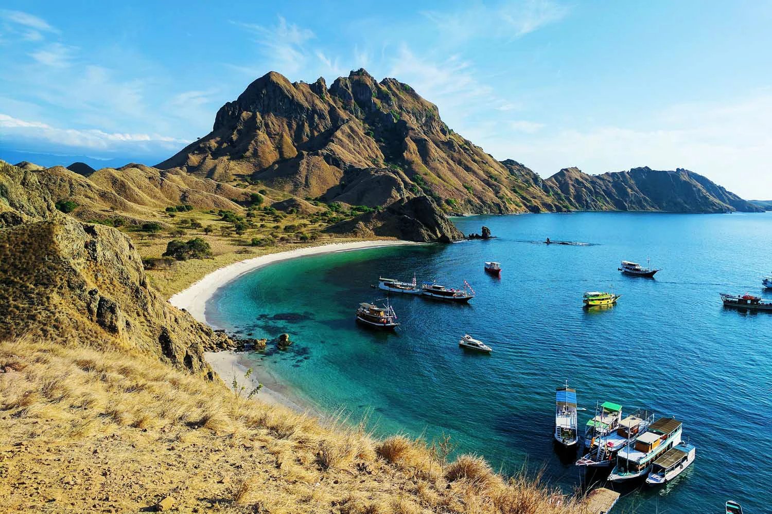 Lanskap perbukitan Padar