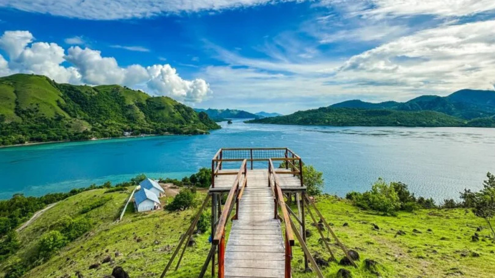 Perkampungan pesisir khas Manggarai Barat